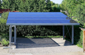 Panneaux solaires photovoltaiques sur carport