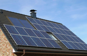 Pose de Panneaux solaires photovoltaiques en surimposition et micros-onduleurs